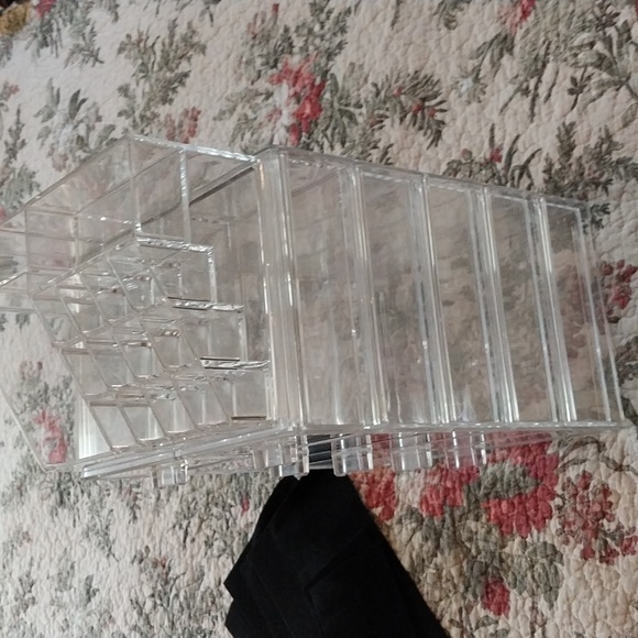 Makeup organizer. Clear. Multiple compartments. - Picture 5 of 7
